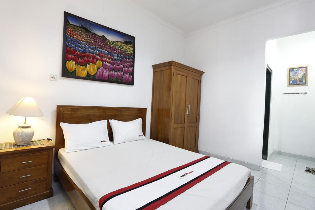 Reddoorz Near Adisucipto Airport Hotel Yogyakarta Exterior foto