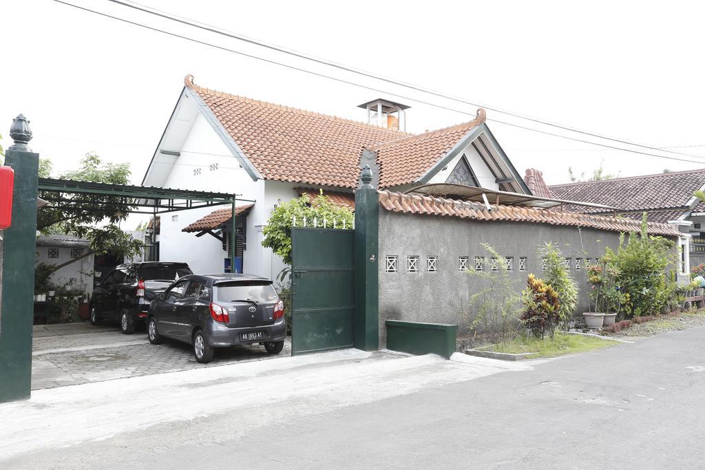 Reddoorz Near Adisucipto Airport Hotel Yogyakarta Exterior foto