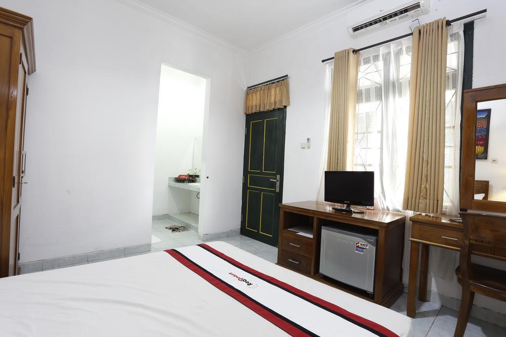 Reddoorz Near Adisucipto Airport Hotel Yogyakarta Exterior foto
