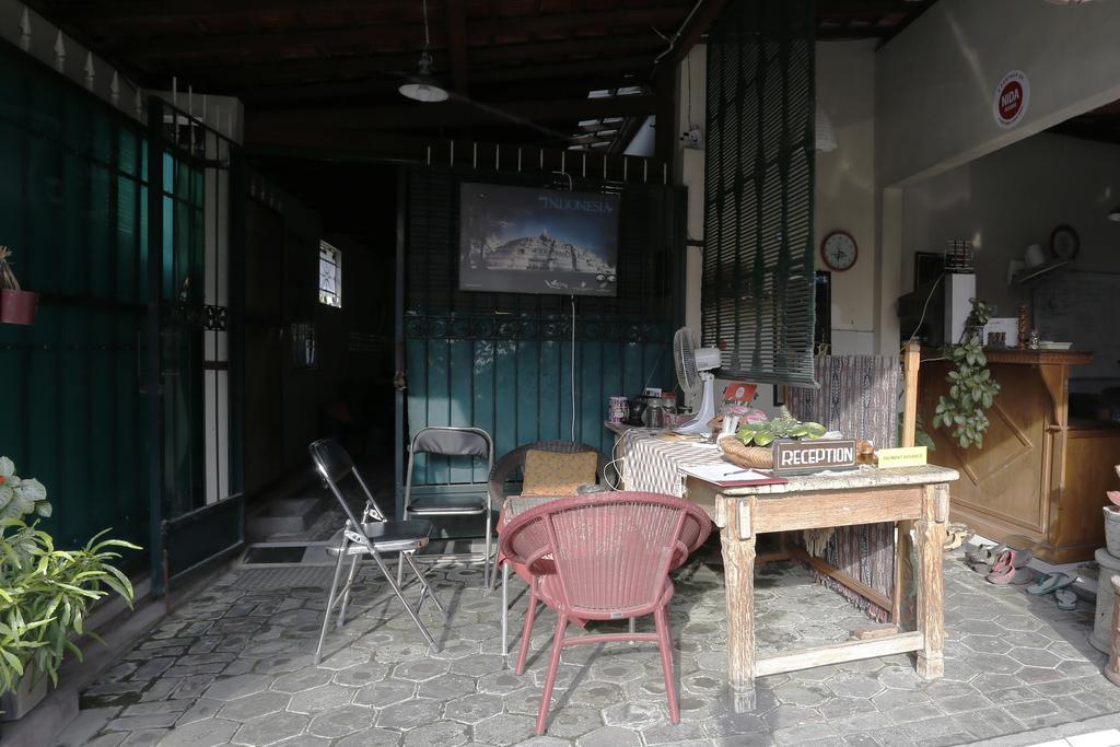 Reddoorz Near Adisucipto Airport Hotel Yogyakarta Exterior foto