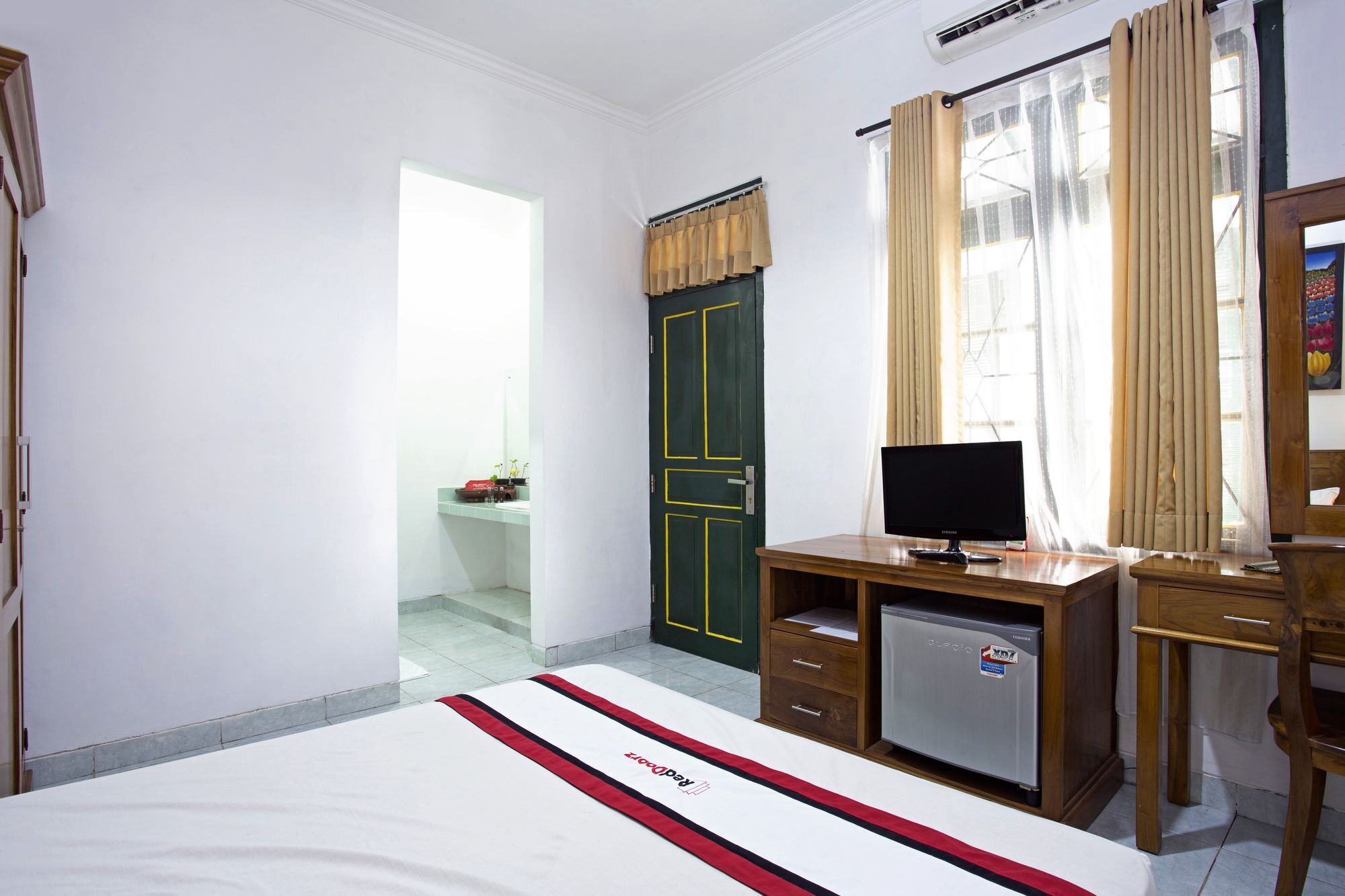 Reddoorz Near Adisucipto Airport Hotel Yogyakarta Exterior foto